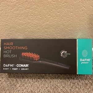 Dafni X Conair Hair Smoothing Hot Brush🖤